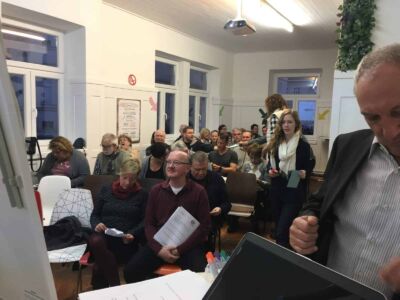 Alle Besucher vorne rechts